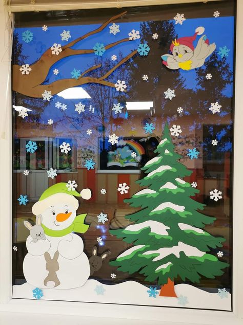 Winter Classroom Window Decorations, Christmas Board Decoration, Diy Christmas Window, Winter Classroom Decorations, Classroom Christmas Decorations, Christmas Door Decorating Contest, Christmas Window Painting, Window Crafts, Door Decorating Contest