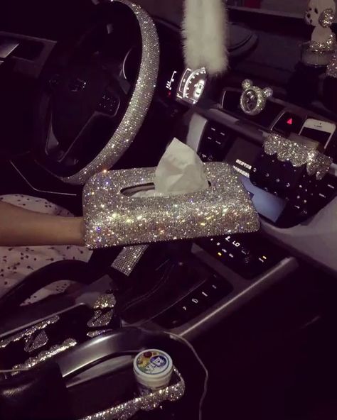 Bling Car Accessories, Girly Car Accessories, Vintage Jeep, Car Deco, Cool Car Accessories, Girly Car, Car Goals, Car Repair Service, Cute Car Accessories