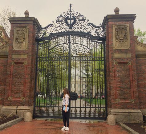 One of the Harvard's gate School Gate Aesthetic, Harvard Quotes, Bloxburg University, Legally Blondes, Study Atmosphere, School Gates, School Gate, Academic Aesthetic, Harvard Law