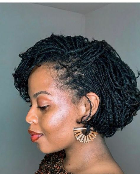 Sisterloc Bob Styles, Microlocs Bob Cut, Microloc Styles Short, Microlocs Bob, Microlocs Wedding Hairstyles, Short Bob Locs, Short Sister Locks, Sisterlocs Hairstyles For Women, Sister Locks Hairstyles