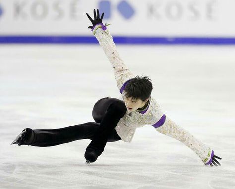 Skater Poses, Body Reference Poses, Human Poses Reference, Yuzuru Hanyu, Figure Poses, Human Poses, Dynamic Poses, Figure Drawing Reference, Hanyu Yuzuru