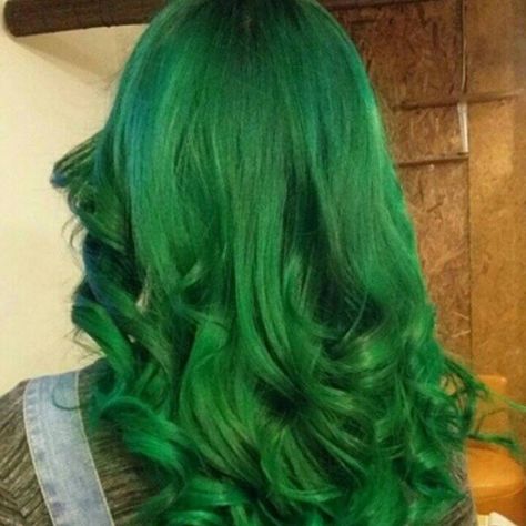 Manic Panic Venus Envy, Bright Emerald Green Hair, Green Multicolor Hair, Bluish Green Hair Color, Seasick Green Hair, Colored Hair Roots, Vivid Hair Color Green, Hair Pic, Cold Colors