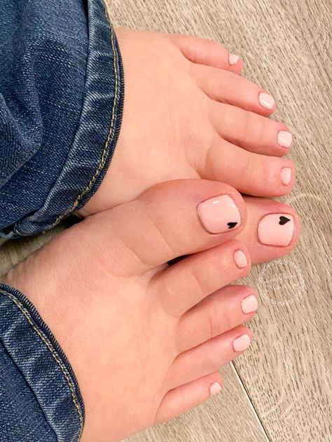 Aesthetic Pedicure Ideas, Heart Pedicure Designs, Heart Toe Nails, Short Toe Nails Pedicures, Heart Toe Nail Designs, Brown Pedicure Ideas, Heart Pedicure, Pink Pedicure Ideas, Simple Pedicure Designs