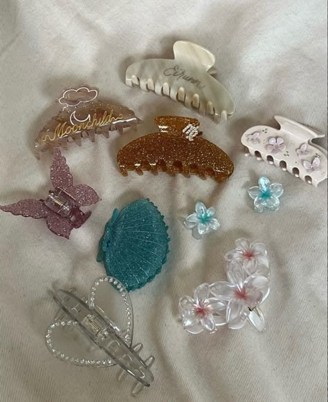 Vogue Accessories, Aesthetic Vogue, Hair Tie Accessories, Hair Accessories Collection, Hair Accessories Clips, Girly Accessories, Claw Clips, Girly Jewelry, Hair Claws & Clips