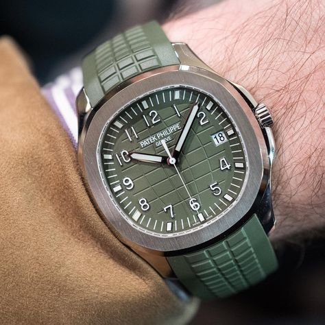 Les Rhabilleurs on Instagram: “Here is the new @patekphilippe Aquanaut 5168G-010 with its green/khaki dial in 42,2mm seen at @baselworldofficial 2019 💥 #patekphilippe…” Patek Phillipe, Patek Philippe Mens, Patek Philippe Calatrava, Patek Philippe Watches, Tropical Green, Patek Philippe Aquanaut, Luxury Watch Brands, High End Watches, Patek Philippe Nautilus