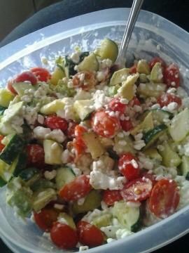 Avacodo Salad, Salad Cottage Cheese, Cottage Cheese Recipes Healthy, Cottage Cheese Recipes, Veggie Bowl, Bariatric Recipes, Grape Tomatoes, Avocado Salad, Lunch Snacks