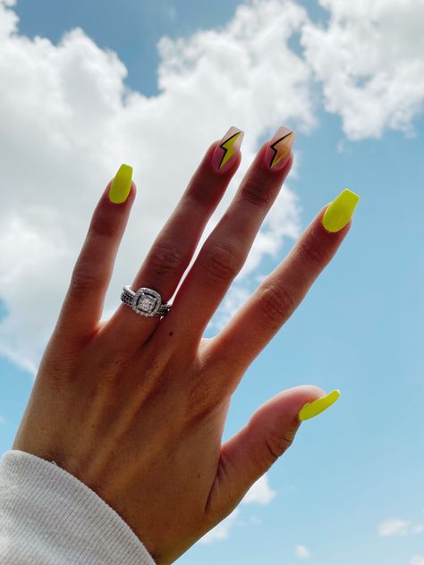 Lighten bolt nails Cute Cruise Nail Designs, Black Lightening Bolt Nails, Track Nails Designs, Trending Summer Nails Square, Lightening Bolt Nails Acrylic, Beach Nails Coffin Shape, Lightening Bolt Nail Design Western, Miami Nails Ideas Short, Bright Summer Acrylic Nails Short Square