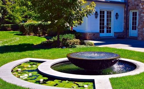 22 ideas for garden fountains as a creative design element in the garden Patio Water Feature, Yard Fountain, Water Fountain Design, Small Front Gardens, Taman Air, Backyard Garden Layout, Indoor Water Fountains, Front Garden Design, Fountain Design