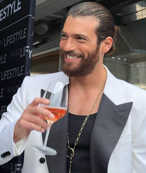 Can Yaman fans page Carrie Underwood Photos, Bra Image, Turkish Men, Can Yaman, Erkenci Kuş, Mens Fashion Casual Outfits, Turkish Actors, Square Sunglasses Men, Cut And Style