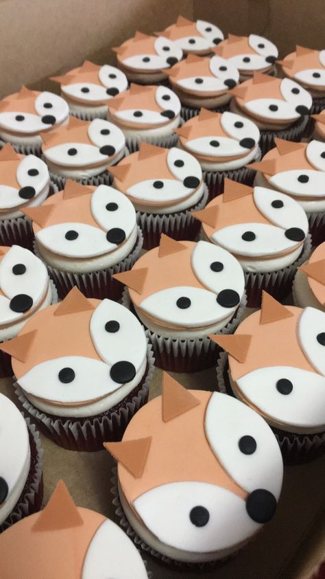 Printable Cupcake Toppers Birthday, Fox Cupcakes, Hunting Cupcakes, Cubs Cake, Hunting Birthday Cakes, Fox Cake, Baby Boy Birthday Cake, Hunting Birthday, Animals Forest