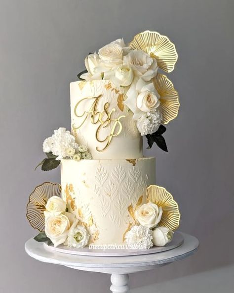 Two Tier Cake Designs, Tall Cake Designs, Nikkah Cake, 25 Anniversary Cake, White And Gold Wedding Cake, Anniversary Cake Designs, Modern Birthday Cakes, Tall Cake, Tiered Cake Design