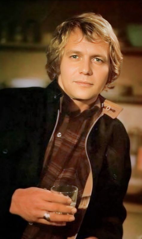 Brad Pitt Hair, Paul Michael Glaser, David Soul, Blonde Moments, Starsky & Hutch, Most Handsome Actors, Handsome Actors, Brad Pitt, Hutch