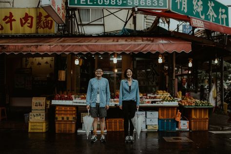 Taiwan Wedding Photography, Street Prewedding, Prewedding Pose, Taiwan Image, Taiwan Wedding, Foto Pertunangan, Pose Prewedding, Pre Wedding Photoshoot Outdoor, Destination Wedding Photos