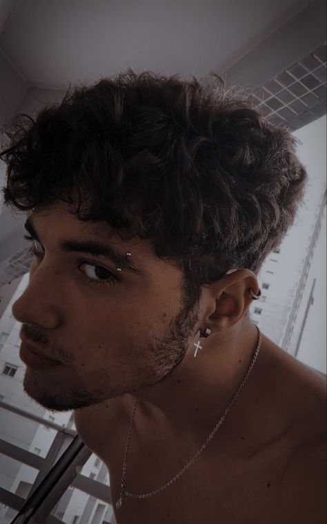 Male Eyebrow Piercing, Male Piercings, Piercing No Rosto, Eyebrow Piercing Men, Eyebrow Cut, Guys Ear Piercings, Eyebrow Slits, Male Faceclaims, Men's Piercings