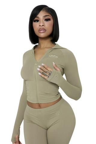 Body By Raven Tracy, Body By Raven, Jogger Outfits, Outfits Sweatpants, Raven Tracy, Footed Leggings, Joggers Outfit, Medium Skin Tone, Sweatpants Set