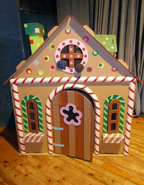 Diy Cardboard Gingerbread House, Hansel And Gretel House, Cardboard Gingerbread House, Large Cardboard Boxes, Gingerbread Diy, Easy Holidays Crafts, Diy Snow Globe, Gingerbread Christmas Decor, Christmas Gingerbread House