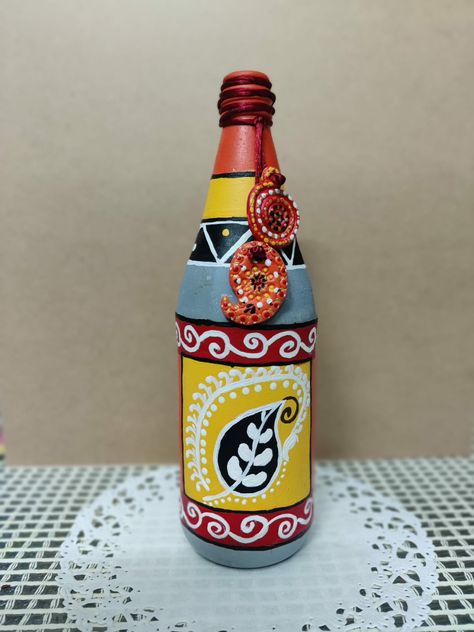 Acrylic paints on bottle of ketchup Sauce Bottle Painting, Ketchup Bottle Crafts, Bottle Decoration, Glass Bottle Diy, Bottle Diy, Bottle Painting, Ketchup Bottle, Art Club, Bottle Art