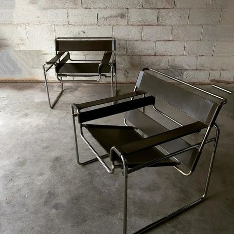 Original Knoll wasilly chairs in brown leather and Chrome marked with original tags 1975 in excellent condition. Wasilly Chair, Vintage Leather Chair, 1950 Chair, Breuer Chair, Vintage Leather Chairs, Chrome Chair, Wassily Chair, Vintage Chairs, Metal Chairs