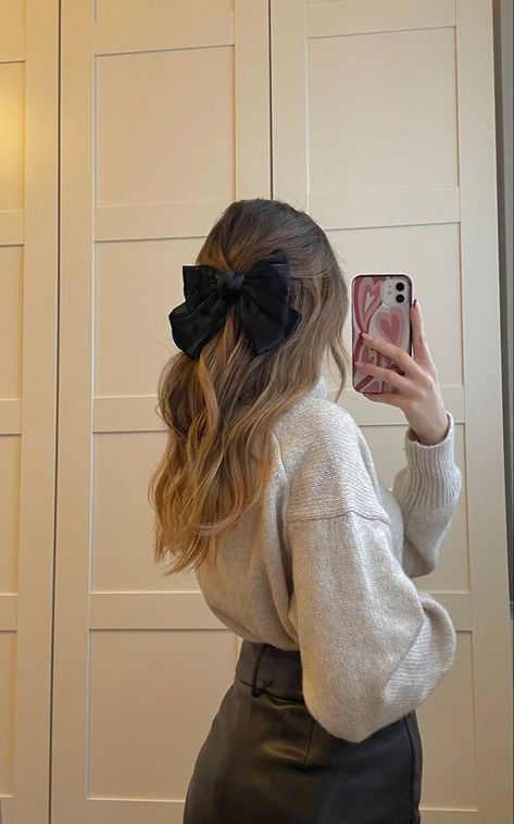 Hairstyle Ideas Easy, Black Hair Bows, White Hair Bows, Bow Hairstyle, Trendy Hairstyle, Ribbon Hairstyle, Easy Hairstyle, Penteado Cabelo Curto, Trending Hairstyles