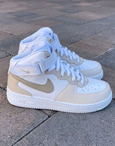 Casual Shoes Women Sneakers, Nike Shoes Women Fashion, Pretty Sneakers, Boty Nike, Nike Fashion Shoes, Preppy Shoes, Pretty Shoes Sneakers, All Nike Shoes, Air Force 1 Custom