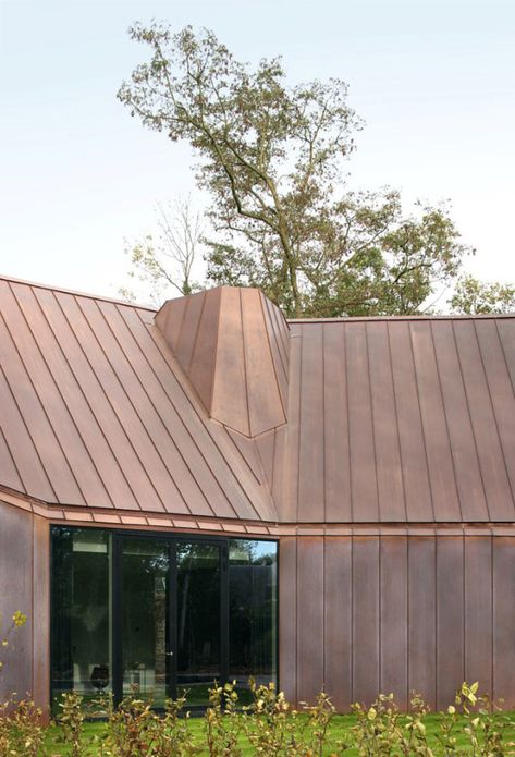 copper clad home Copper In Architecture, Copper Cladding, Belgian House, Copper House, Detail Arsitektur, Metal Facade, Metal Cladding, Copper Roof, Architect House