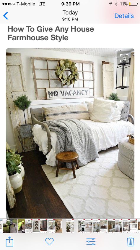 Love the window Tiny Guest Bedroom Ideas Farmhouse, Day Bed Bedroom Ideas Farmhouse, Daybed Decorating Ideas Guest Room, Farmhouse Daybed Ideas, Farmhouse Daybeds, Lake Bedroom, Farmhouse Guest Bedroom, Woodland Bedroom, Diy Farmhouse Decoration