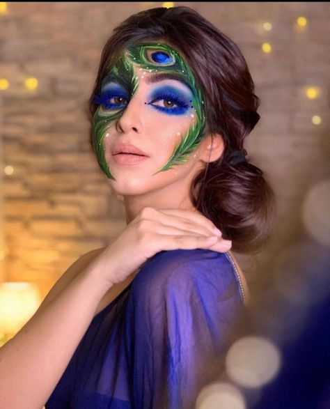 Peacock Costume Makeup, Peacock Face Painting, Unique Makeup Ideas, Feather Makeup, What Emoji, Peacock Eye Makeup, Peacock Makeup, Bird Makeup, Real Makeup