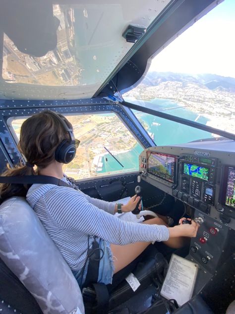 Flight School Aesthetic, Student Pilot Aesthetic, Aviation Student, Pilot Aesthetic, Flying A Plane, Pilot School, Women Pilot, Pilot Career, Private Pilot License