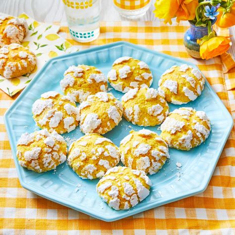 lemon cookies recipe Lemon Cookies Easy, Crinkle Cookies Recipe, Lemon Crinkle Cookies, Lemon Cookies Recipes, Lemon Cake Mixes, Spring Desserts, Crinkle Cookies, Food History, Lemon Cookies