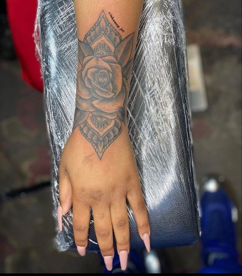 Medium Sized Tattoos For Black Women, Half Sleeve Tattoos For Women Lower Arm, Lower Arm Tattoos For Women, Tattoo Designs Skull, Tattoo Designs Floral, Tattoo Designs Black And White, Tattoo Designs Watercolor, Tattoo Designs Mandala, Tattoo Designs Traditional