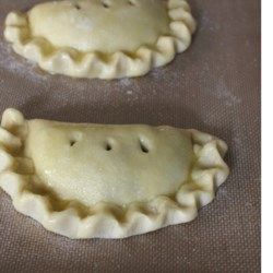 Hand Pies Dough Recipes, Pastry Dough Recipe, Processor Recipes, Butter Pastry, Pie Dough Recipe, Hand Pie Recipes, Butter Crust, Ball Recipes, Dough Press