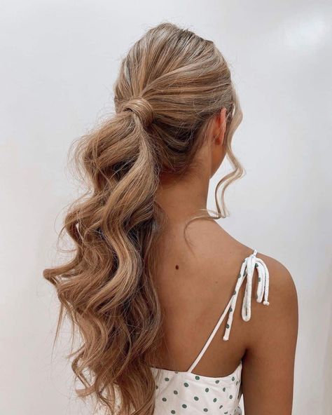 Moh Hair, Prom Hair Up, Cute Prom Hairstyles, Formal Hairstyles For Long Hair, Prom Hairstyle, Fancy Hair, Simple Prom Hair, Mother Of The Bride Hair, Prom 2024