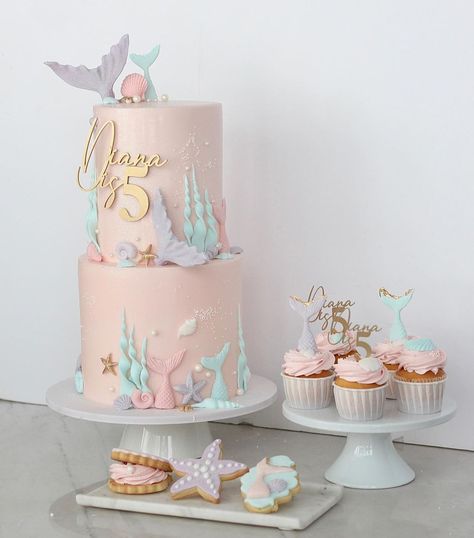 Under The Sea Mermaid Cake, Oneder The Sea Birthday Cake, Oneder The Sea 1st Birthday Cake, Under The Sea Birthday Party Cake, Mermaid Cake Ideas Birthdays, Oneder The Sea Cake, Simple Mermaid Birthday Cake, Pastel Mermaid Cake, Seashell Birthday Cake