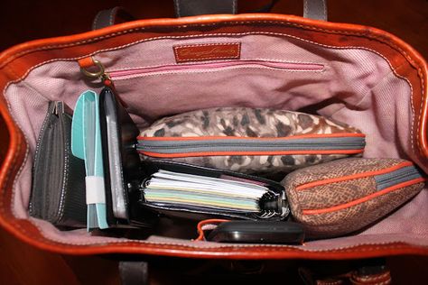 Locker Supplies, Purses And Handbags Organization, What's In My Purse, Decluttering And Organizing, Purse Storage, Inside My Bag, In My Purse, Purse Essentials, How To Homeschool