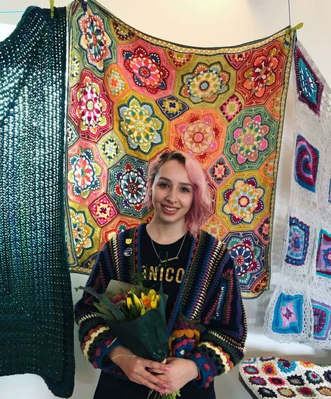 My Persian Tiles Blanket Won First Place In A Crochet Blanket Competition! Persian Tiles Blanket, Knitted Flower Pattern, Persian Tiles, Gen 1 Pokemon, Full Body Costumes, Feminist Icons, Rainbow Sweater, Pattern Images, Winter Nights