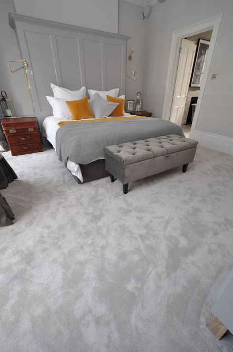 Bedroom Wall Decor Aesthetic, Bedroom Carpet Colors, Silk Bedroom, Silver Grey Carpet, Grey Carpet Bedroom, Light Gray Carpet, Light Gray Bedroom, Stylish Master Bedrooms, Ideas For Bedrooms