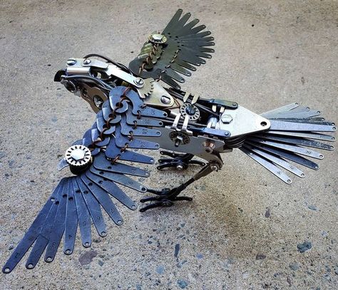 Steampunk Bird, Steampunk Animals, Bird Sculptures, Colossal Art, Small Sculptures, Bird Sculpture, Vintage Typewriters, Recycled Art, Scrap Metal Art