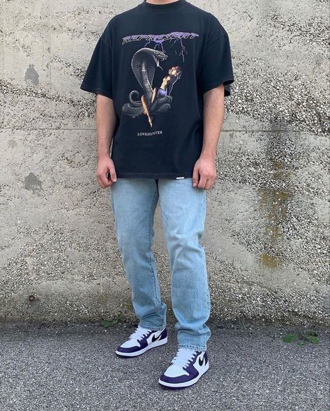 Vintage Tshirt And Jeans Outfit, Graphic Tee Men Outfit, College Guy Outfits, Graphic Tee Outfit Men, Baggy Tshirt Outfit, What To Wear To College, Air Force 1 Outfit Men, Air Force 1 Outfit, Guy Outfits