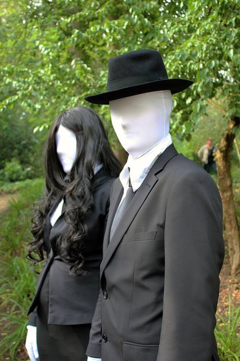 Slender Man & Slender Woman Elfia Arcen 2014  - https://www.facebook.com/photo.php?fbid=1509494132627714&set=a.1509489242628203.1073741840.100007014253874&type=1&theater Fnaf Cosplay, Man Cosplay, Slender Man, Slenderman, Male Cosplay, Cosplay Characters, Cool Anime Wallpapers, Family Halloween, Anime Wallpapers