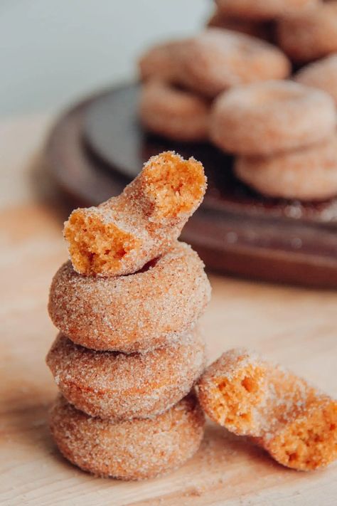 This mini donut recipe makes the most delicious, baked, bite-sized pumpkin spice donuts! Click on the photo to also download the free printable recipe card to share with friends. Perfect for fall baking ideas or to add to your recipe book. Donut Recipe Baked, Mini Donut Recipe, Mini Donut Maker Recipes, Fall Baking Ideas, Donut Maker Recipes, Mini Donut Recipes, Pumpkin Donuts Recipe, Mini Donuts Maker, Printable Recipe Card