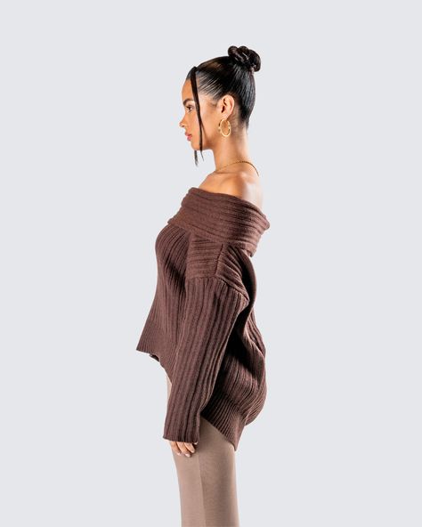 On the days that call for a sweater, nothing beats this brown off-shoulder sweater top 👏 Made from fully fashioned sweater knit with an oversized, relaxed fit - this top will have you the best dressed in the room without even trying 🤎 Fall Clothing Essentials, Fall Trends Outfits, Fully Fashioned, Off Shoulder Sweater, Oversized Knitted Sweaters, Best Dressed, Solid Clothes, Fitted Sweater, Sweater Knit