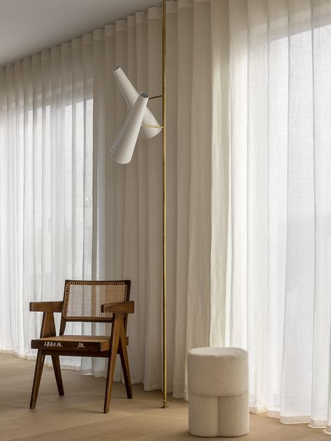 Plain Curtains, Decoration Inspiration, Curtain Designs, Sheer Curtains, Curtains Living Room, Curtains With Blinds, تصميم داخلي, Custom Furniture, Interior Inspiration