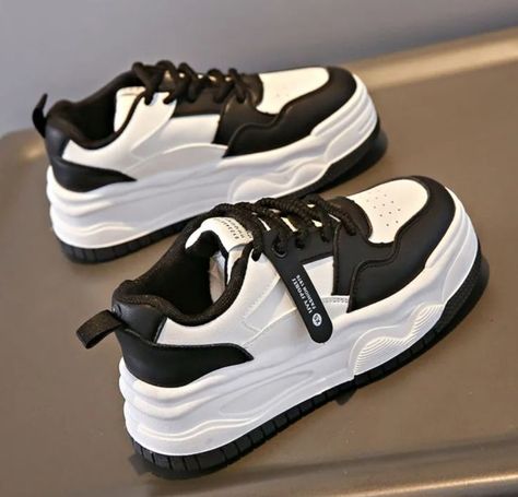 Black And White Shoe Aesthetic, Aesthetic Shoes Korean, Cute Black School Shoes, Black Nike Womens Shoes, Aesthetic Shoes For Women, Korean Shoes For Women, White Shoes Women Outfit, Black And White Shoes Aesthetic, Aesthic Shoes