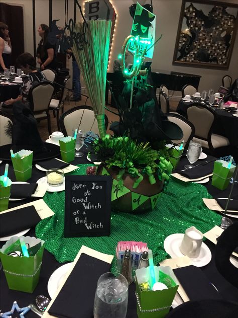 Wicked Centerpiece. Wizard Of Oz Sweet 16 Emerald City, Wicked Musical Themed Party, Wizard Of Oz Sweet 16, Wicked Musical Party Ideas, Wicked Themed Party, Musicals Party, Sleepover Themes, Gala Planning, Wicked Party