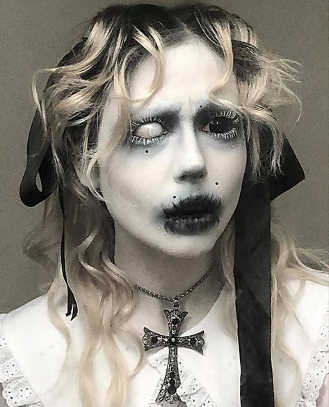 @pyromuse Alt Makeup, Horror Makeup, Halloween Makeup Inspiration, Edgy Makeup, Cute Makeup Looks, Fx Makeup, Goth Makeup, Crazy Makeup, Sfx Makeup