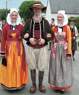 Traditional French Clothing, Business Dress Code, Social Clothes, French Costume, France Outfits, Famous Dress, French Outfit, Brittany France, Culture Clothing