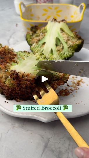 591K views · 996 reactions | SAVE my STUFFED BROCCOLI HEAD recipe for when you are in need of an easy weekday veggie side! Full recipe below. Serves 4 Ingredients: 1 large broccoli head 4 tbsp olive oil 1 tsp salt ½ tsp pepper 1 panko breadcrumbs 1 tsp garlic powder ½ tsp onion powder 3 tbsp fresh parsley or 2 tbsp of dried parsley ¾ cup shredded cheese like mozzarella, gouda, cheddar or gruyere -Preheat oven to 375F -Place the head in a small baking dish and coat the enter entire head with 1 tbsp of olive oil then season with ½ tsp salt, ½ tsp garlic powder and ¼ tsp pepper. Then flip the head so that the florets are facing up and set aside and fill the base of the baking dish with ½ inch of water. -To a medium sized bowl add; panko breadcrumbs, ½ tsp salt, ¼ tsp pepper, ½ tsp onion p Stuffed Broccoli Head, Dried Parsley, Veggie Sides, Baking Dish, Veggie Garden, Fresh Parsley, Vegetable Dishes, Onion Powder, Shredded Cheese