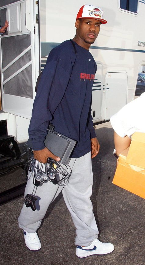 2003, a rookie LeBron James traveling with his PS2 Lebron James 2003, Lebron James Wallpapers, Mode Hip Hop, King Lebron James, King Lebron, 00s Mode, Kobe Bryant Pictures, Michael Jordan Basketball, Nba Fashion