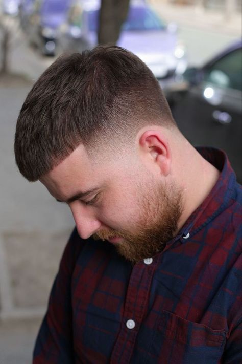 Modern Caesar crop haircut for men, highlighting one of the best Caesar haircut ideas. Side Fade, Caesar Haircut, Curly Crop, Crop Haircut, Mid Fade, Chocolate Men, Cut Photo, American Crew, Styling Cream