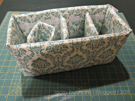 DIY camera bag insert divider Diy Camera Bag, Camera Bag Insert, Camera Purse, Sewing Photography, Camera Bag Purse, Diy Camera, Photography Diy, Sewing Bags, Diy Bags Purses